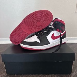 Air Jordan 1 Mid